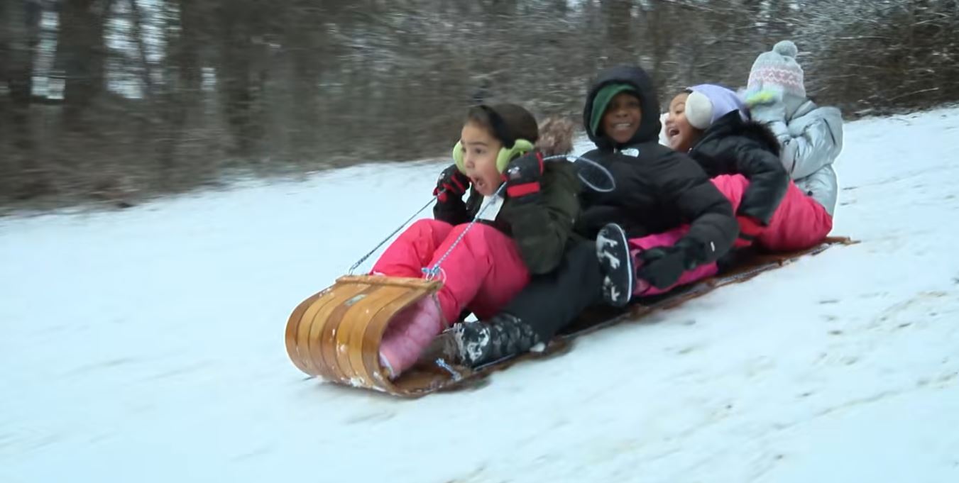 Saturday snow prompts cleanup, winter activities