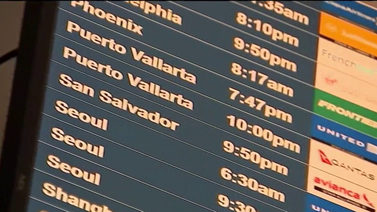 U.S. tourists stranded in Mexico amid cartel violence