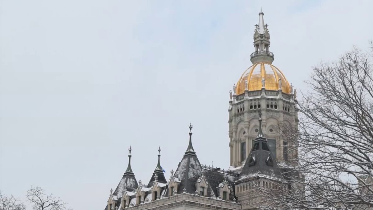 Connecticut Democrats look to force vote on bills before session ends; Republicans blast process