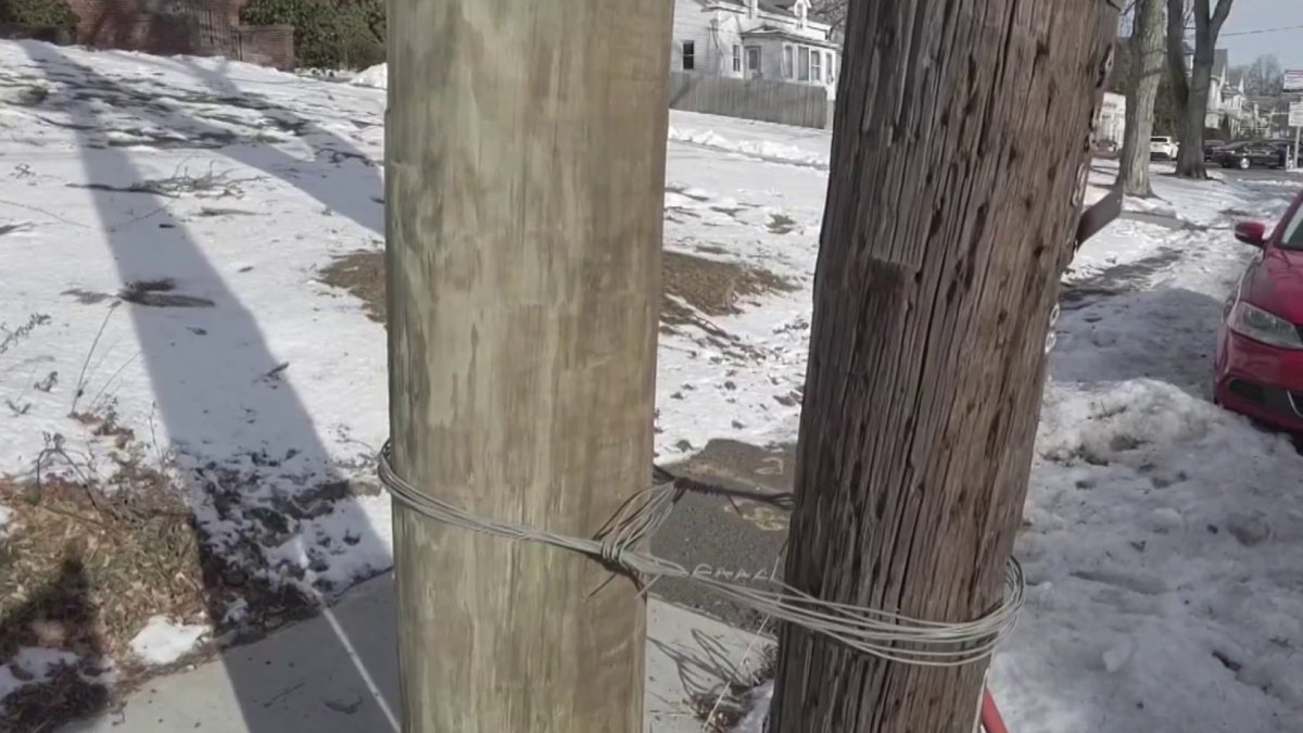 Conn. lawmakers press utility regulators on long-standing double pole problem