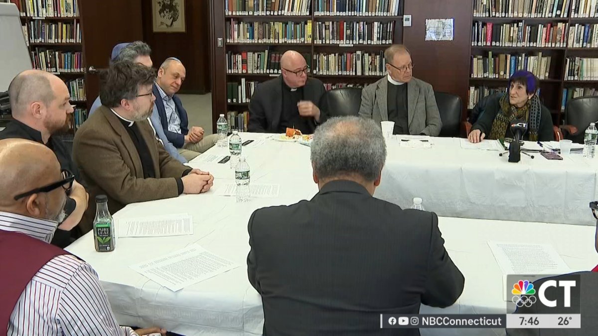 Rep. DeLauro meets with community clergy members on ICE concerns