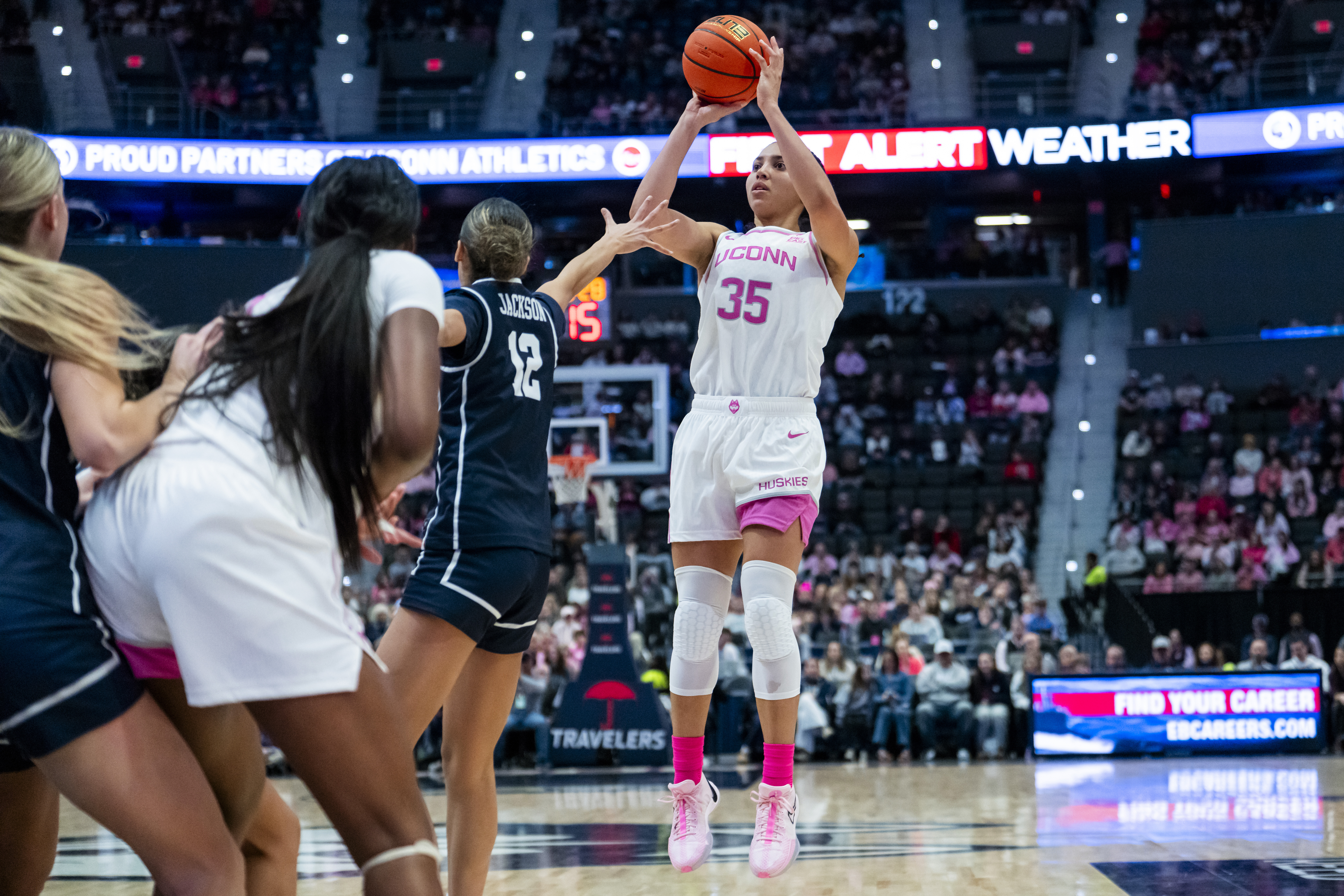 UConn cruises to 41st straight win despite missing star forward Sarah ...