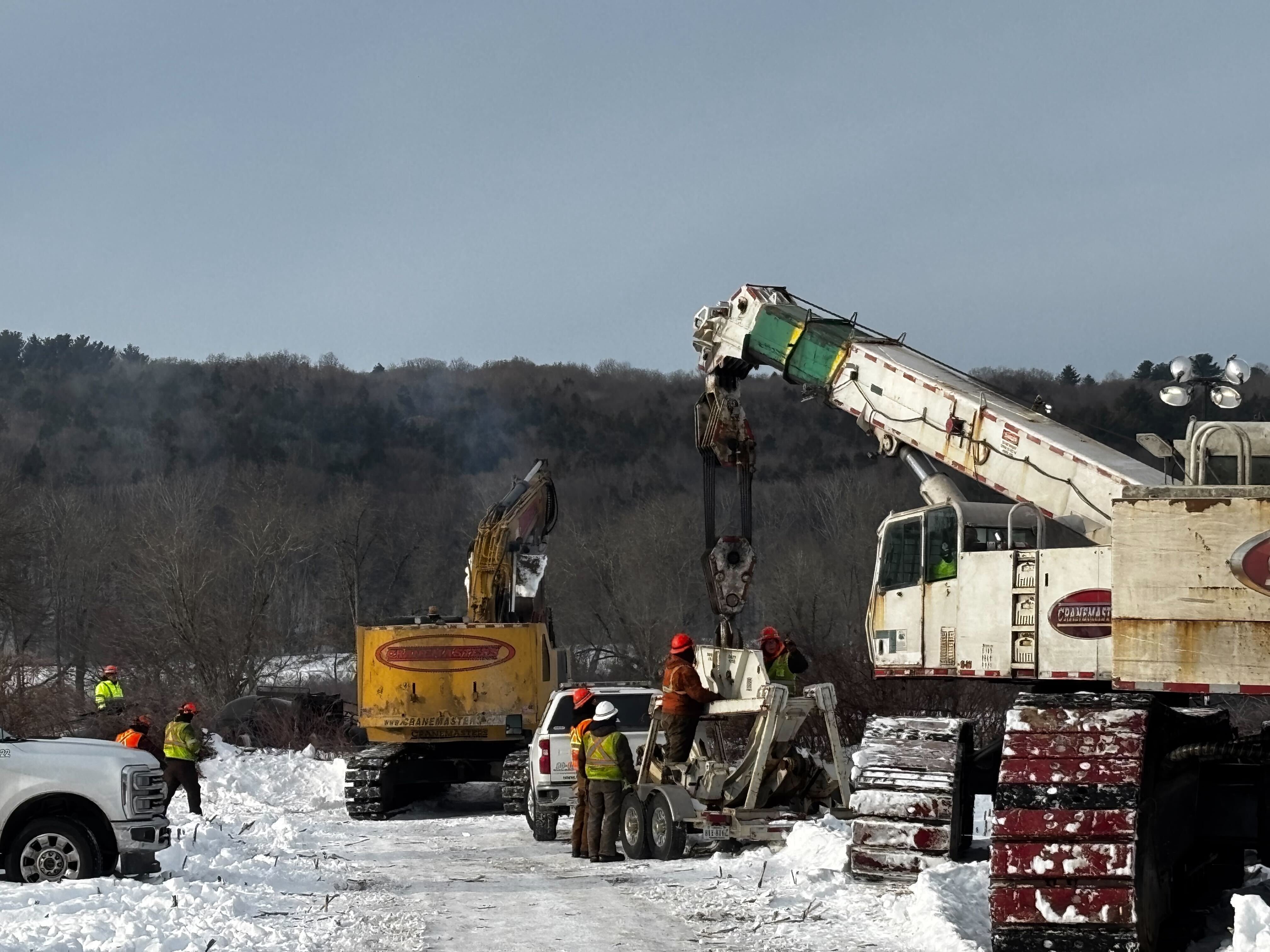 No leaks reported as crews work to clean up Mansfield train derailment ...