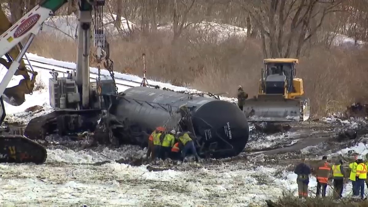 No leaks reported as crews work to clean up Mansfield train derailment ...