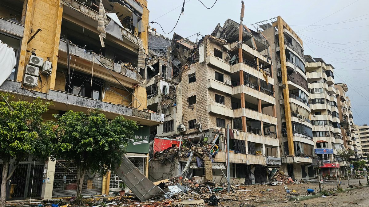 Live updates: U.S. sends more troops to Middle East as Trump weighs scaling back operations