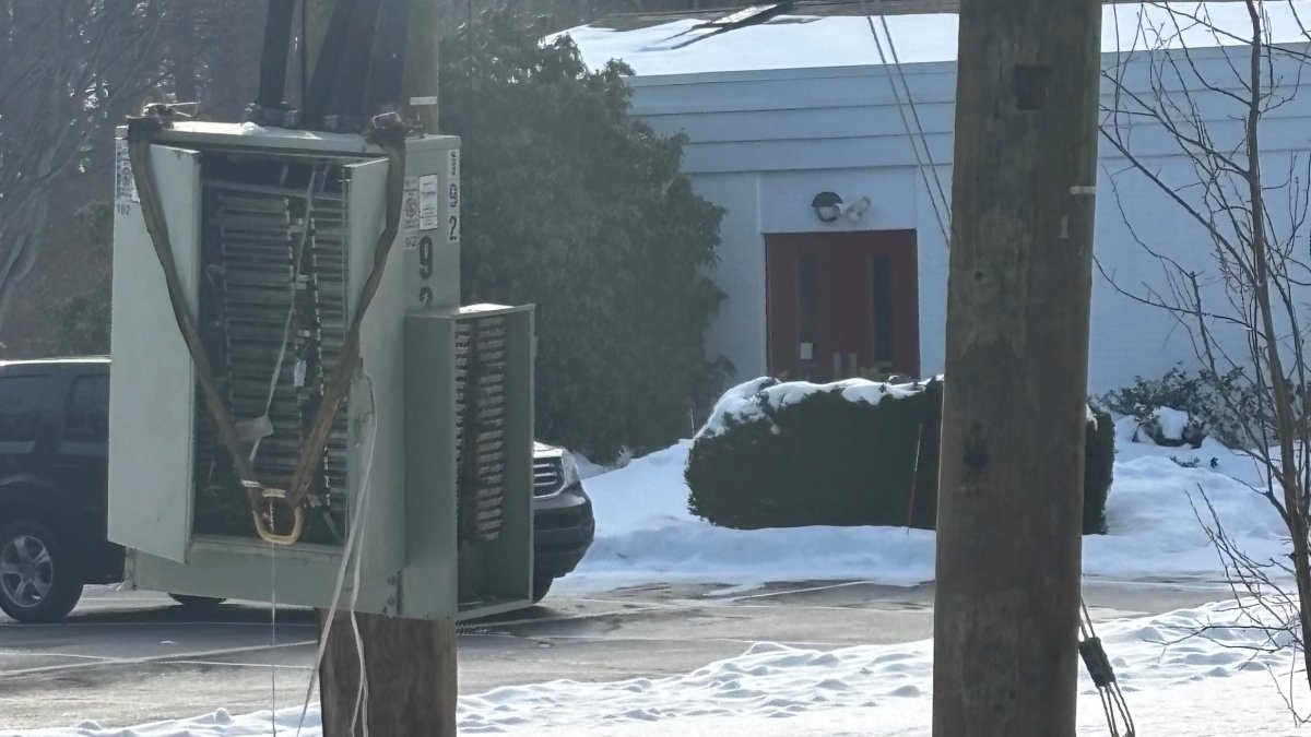 Connecticut lawmakers push new way for residents to flag double utility poles  