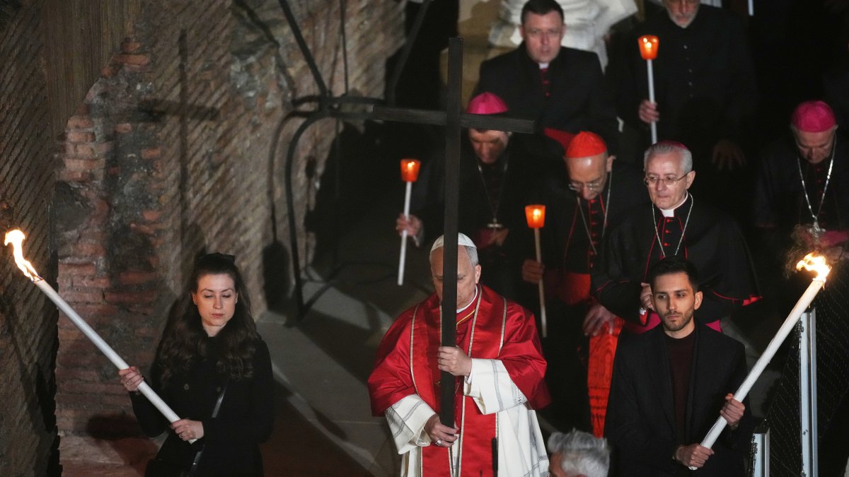 Pope Leo XIV carries cross for full Good Friday procession