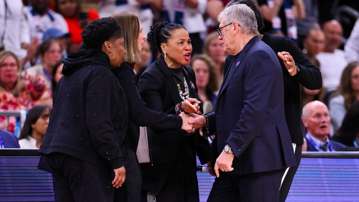 Geno Auriemma apologizes for tense exchange with Dawn Staley after UConn loss – NBC Connecticut