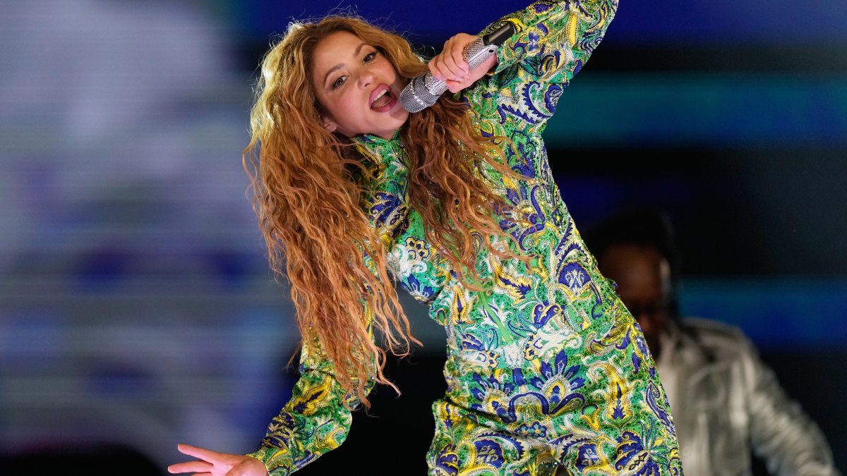 Shakira thrills 2 million people with free concert in Rio de Janeiro