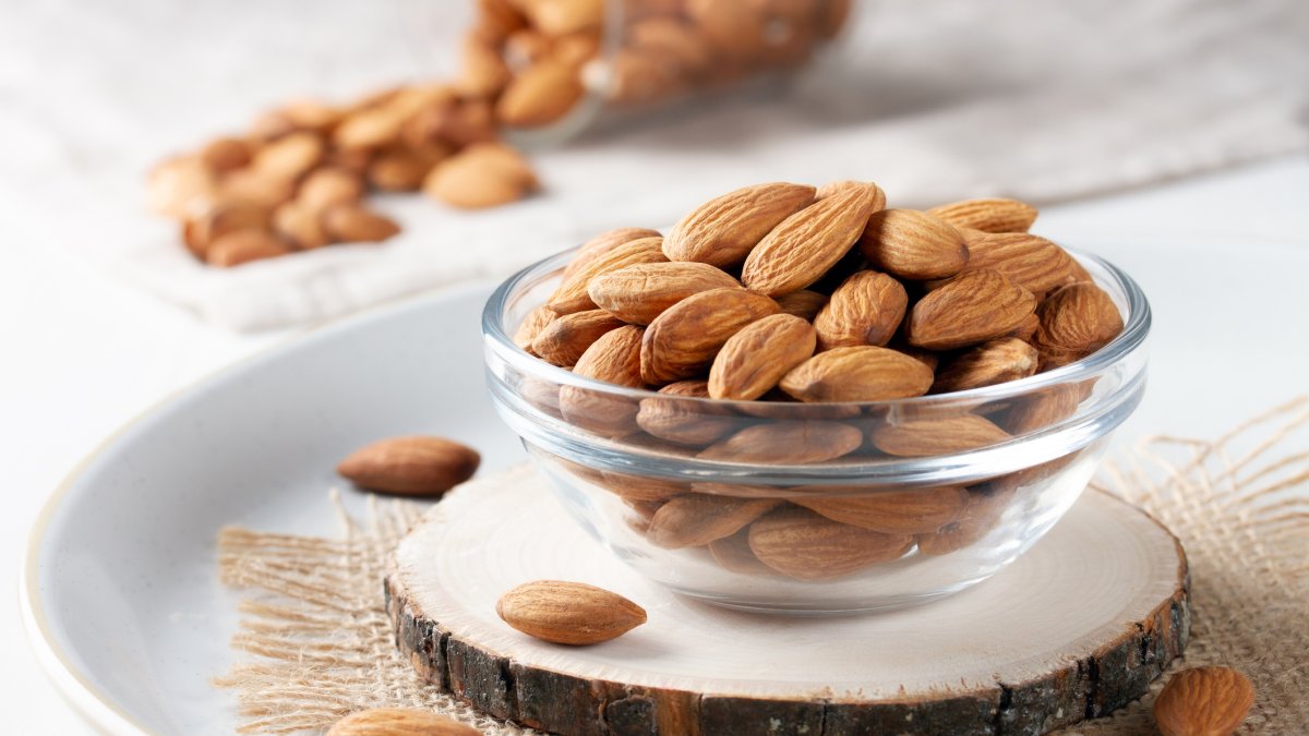 It's healthy to eat almonds every day, if you keep these 3 tips in mind, dietitian says
