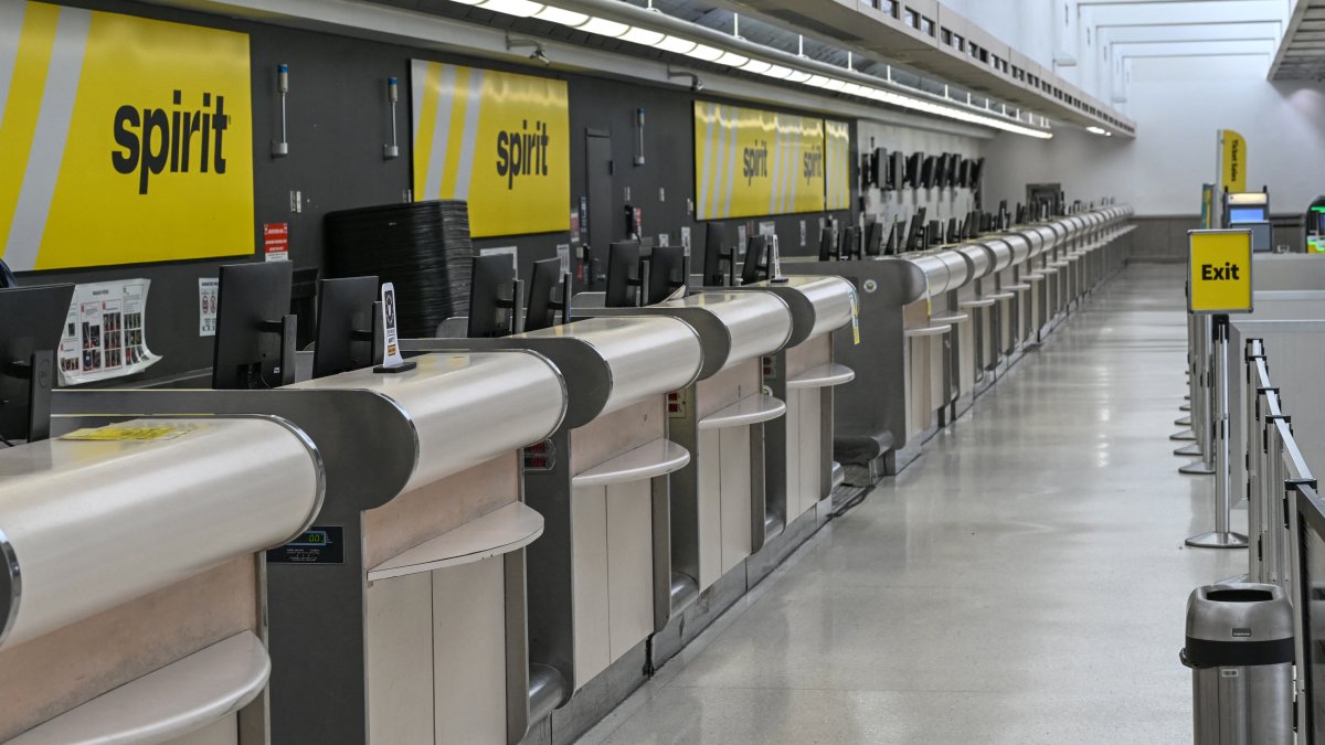Spirit Airlines collapse strands travelers: What to know about refunds, rebooking and fares