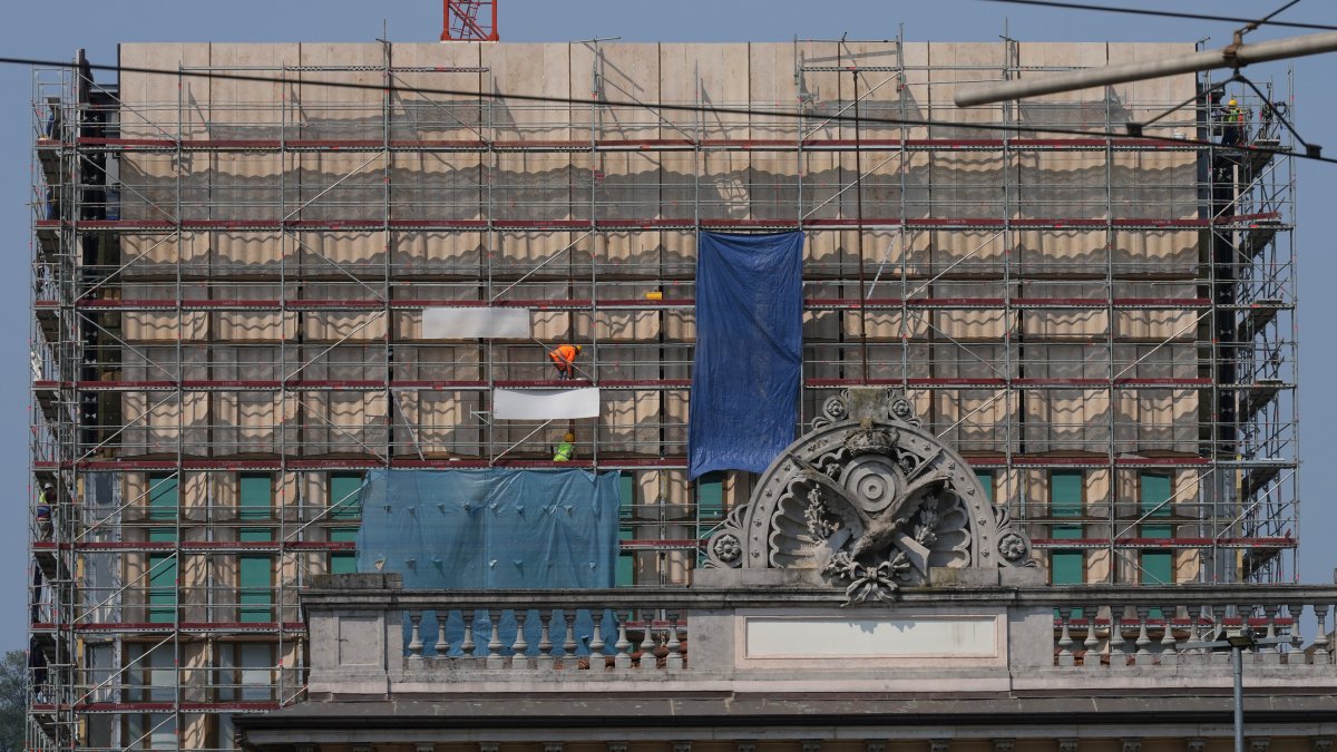 Foreign workers allegedly paid under $2 an hour to build U.S. Consulate in Milan