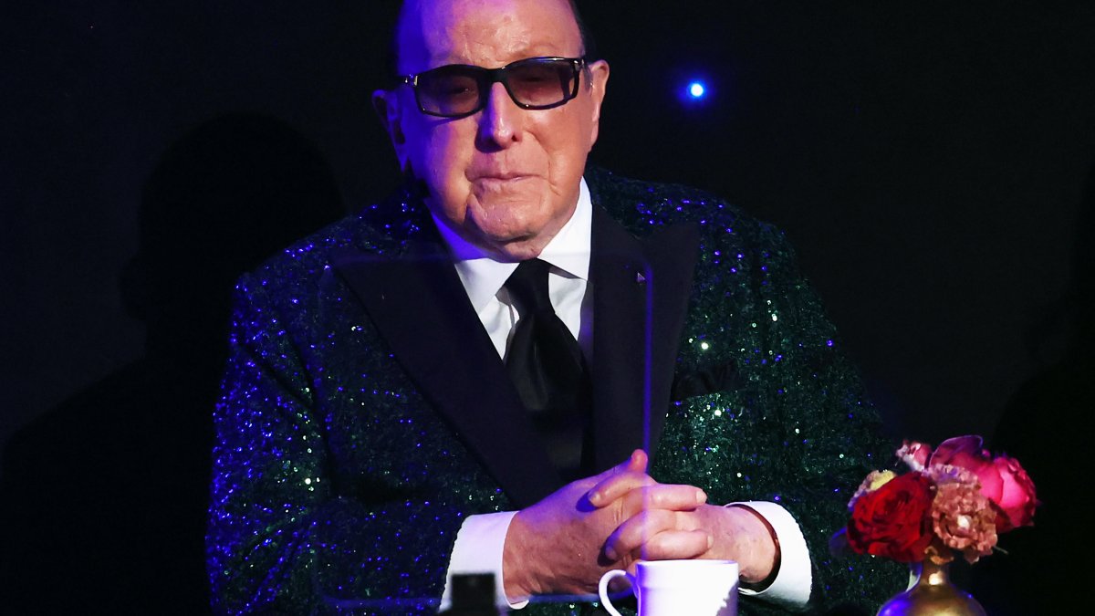Barry Manilow, Patti Smith, Carlos Santana and more mourn the death of Clive Davis