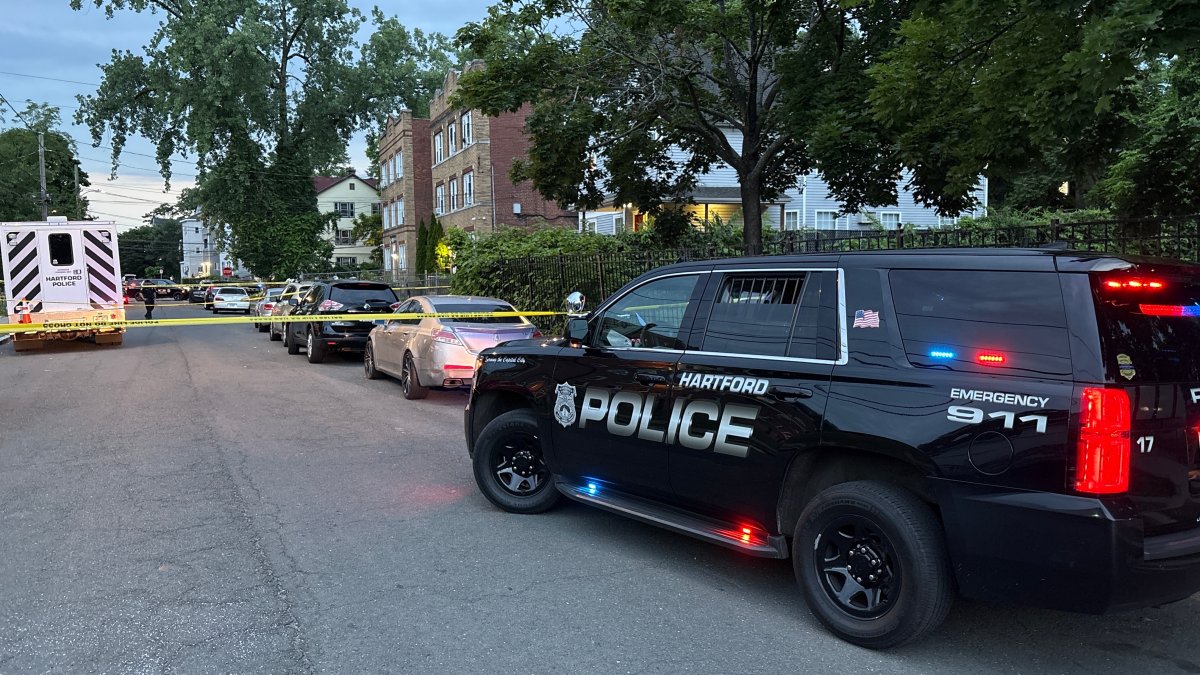 1 dead in Hartford double shooting