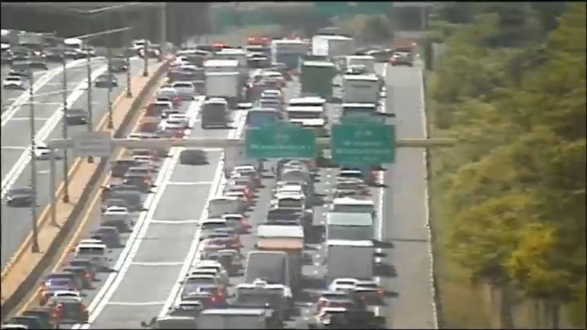 Meriden man dies after tractor-trailer crash that shut down I-91 South in Windsor