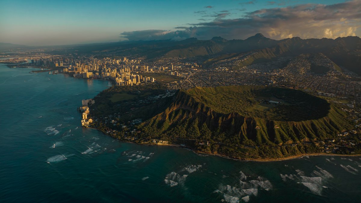 Female American rower completes record-breaking solo journey from California to Hawaii