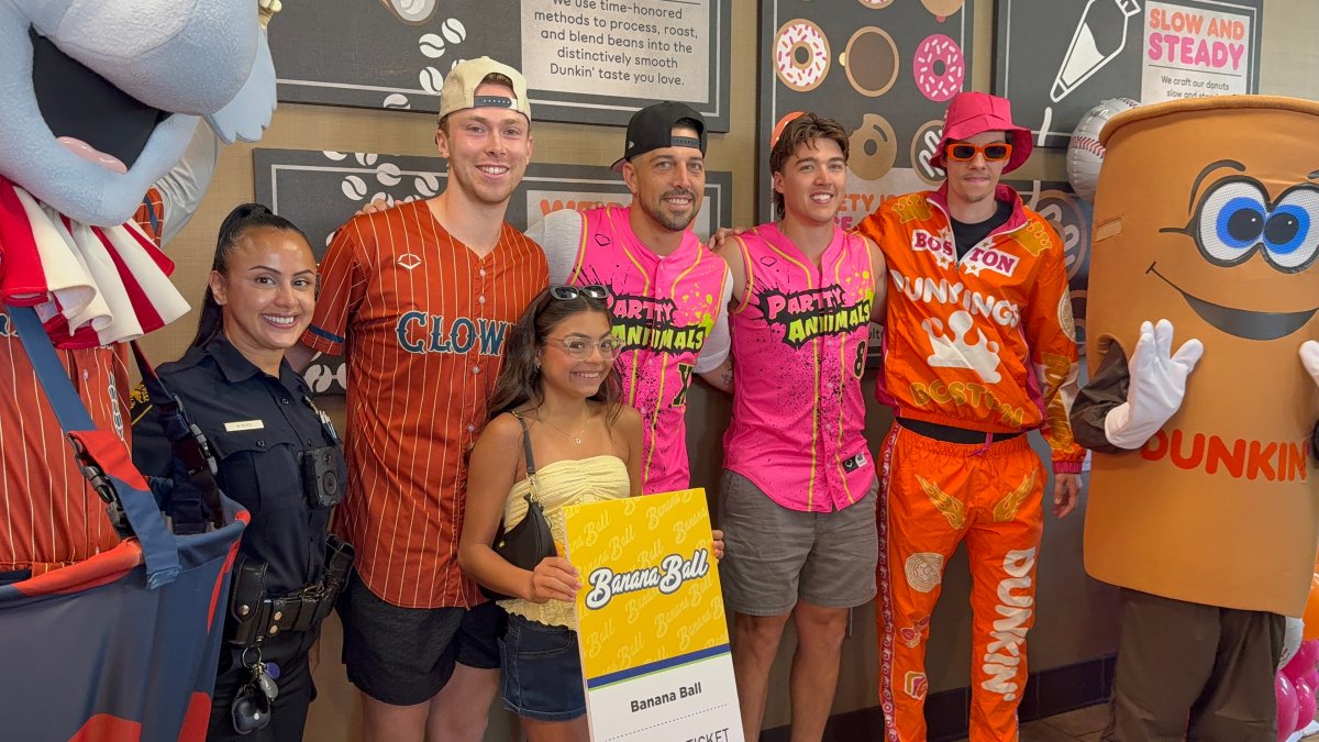 Connecticut teen with rare blood disorder surprised with Banana Ball tickets – NBC Connecticut