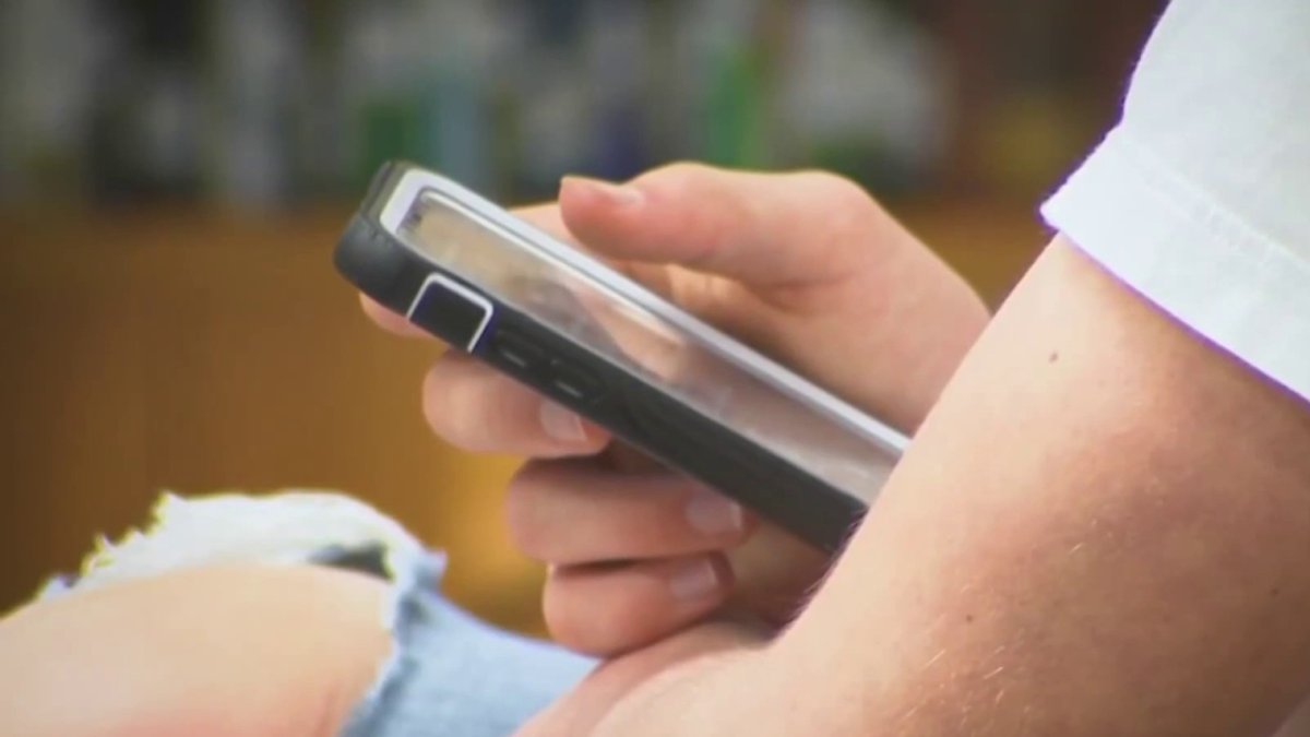 Connecticut Board of Education recommends bell-to-bell phone restrictions in schools