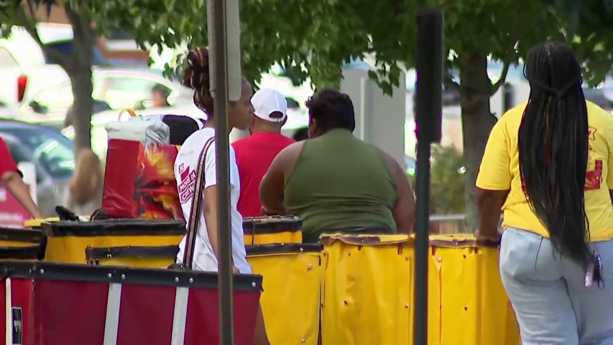 University of Hartford students celebrate move-in day