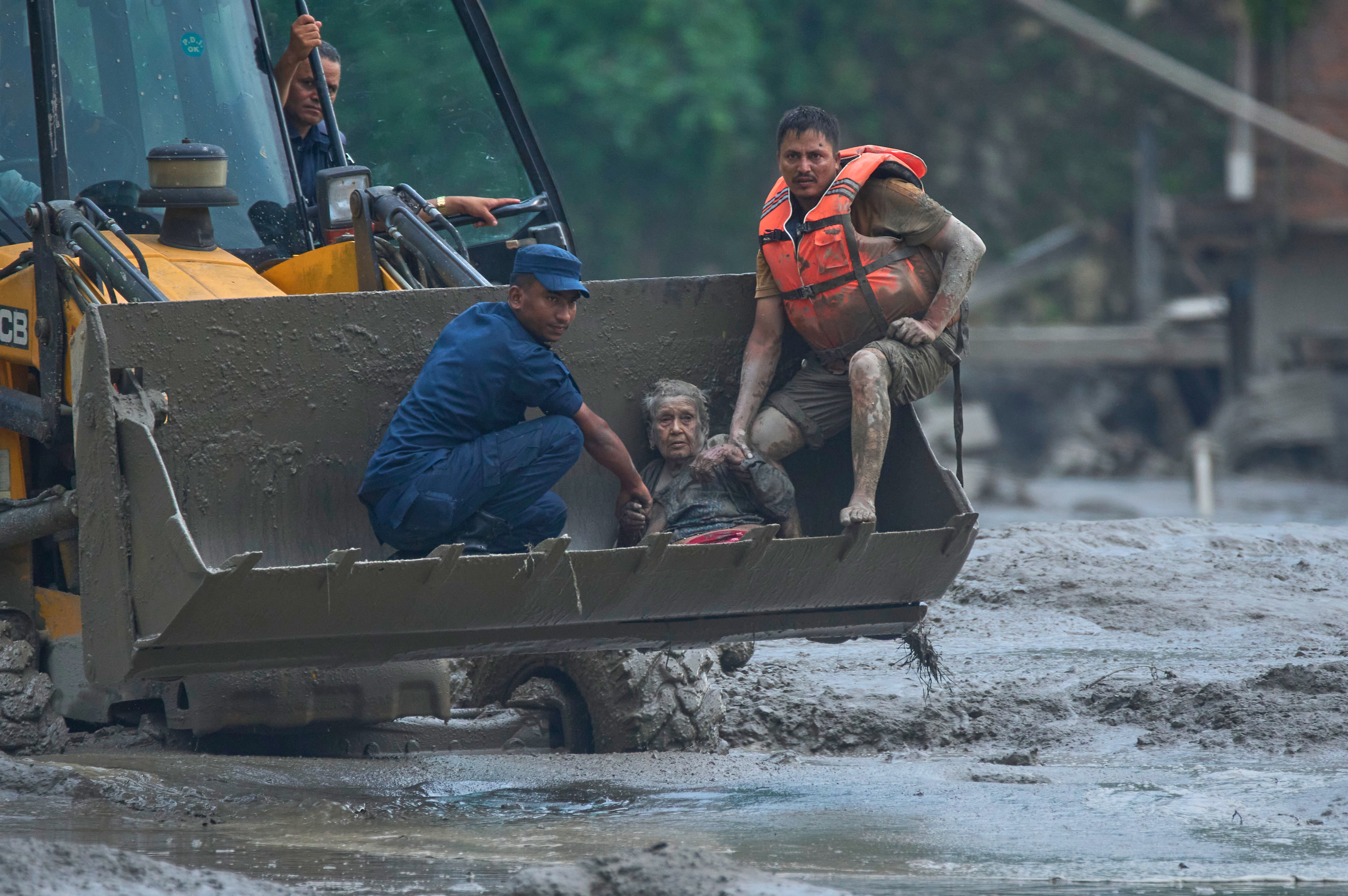 Death toll rises above 500 as rescuers face secondary flood threat on Nepal-Tibet border