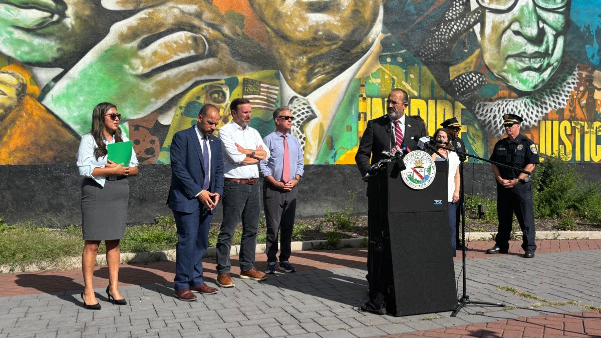 Lamont, other officials address recent ICE activity in Danbury; release guidance, resources for residents