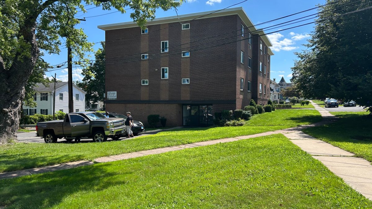 ‘We are fed up': Middletown tenants push for repairs at apartment building