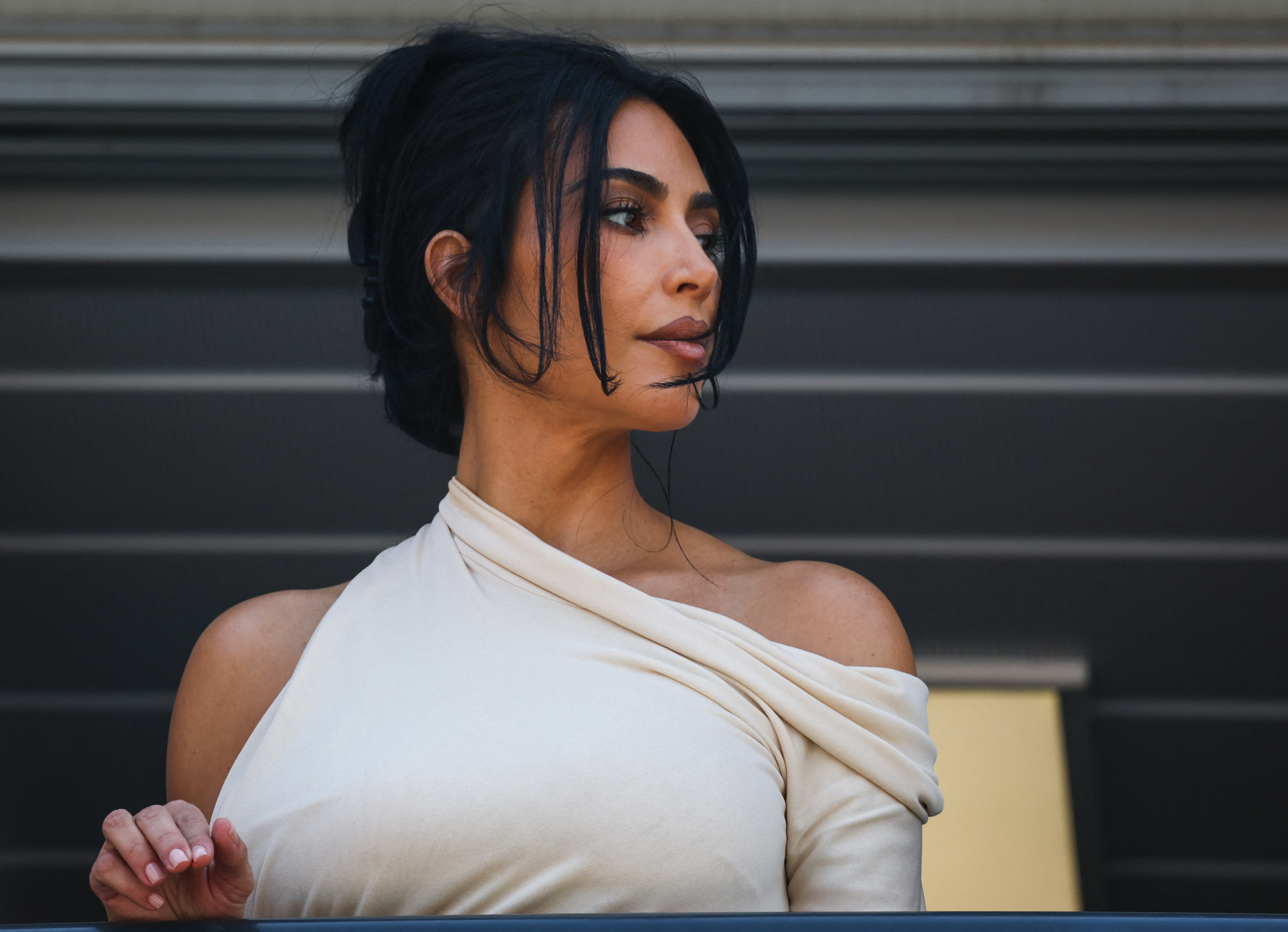 Kim Kardashian's esophagitis diagnosis raises fears linked to her dad's death
