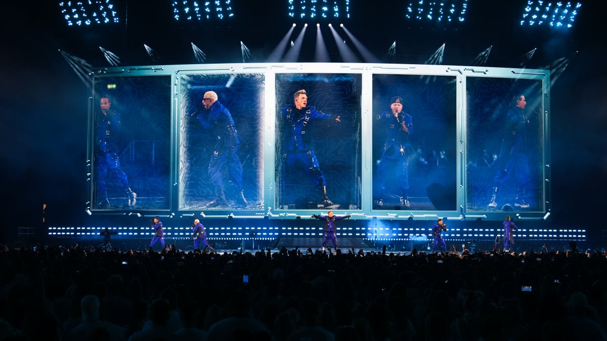 Backstreet Boys re-create iconic 'Millennium Tour' surfboard entrance -- And fans are not OK