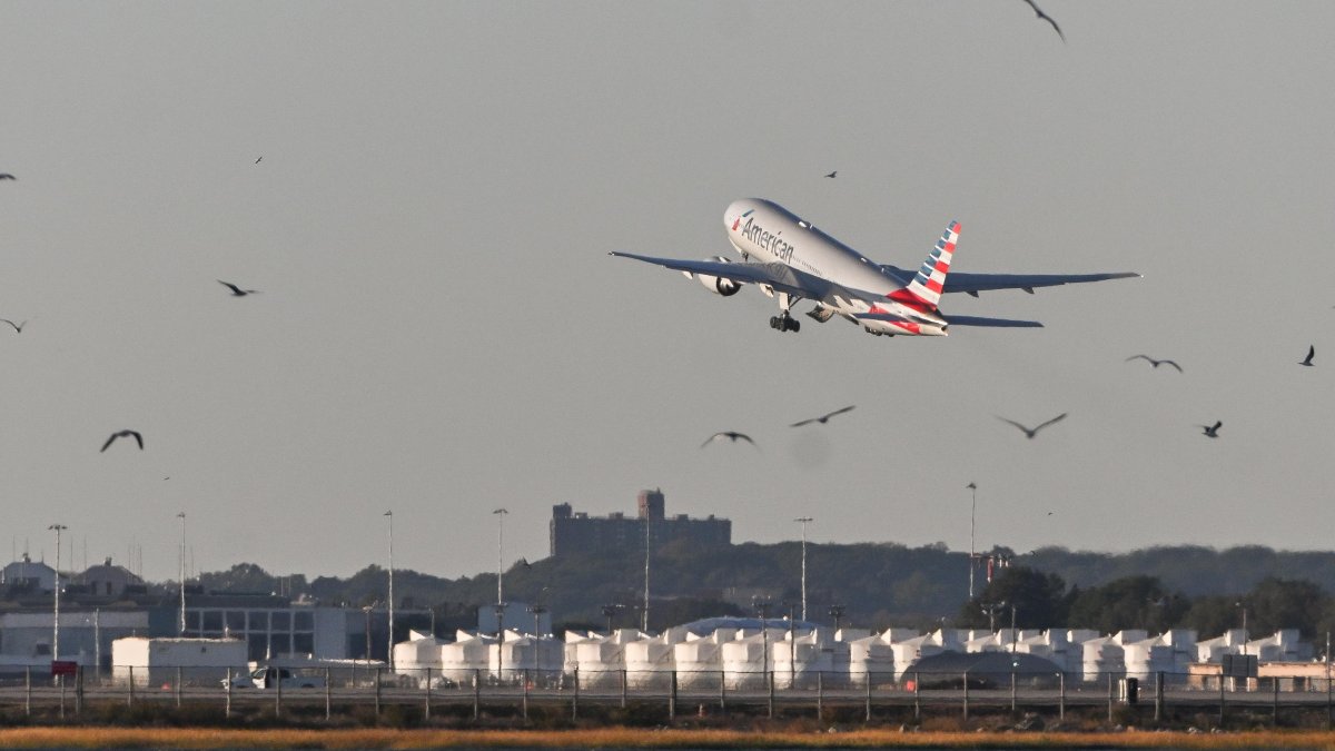 American Airlines plane makes emergency landing at Bradley International Airport