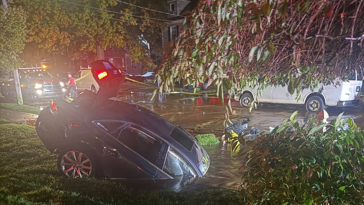 Crash into fire hydrant causes sinkhole in East Haven