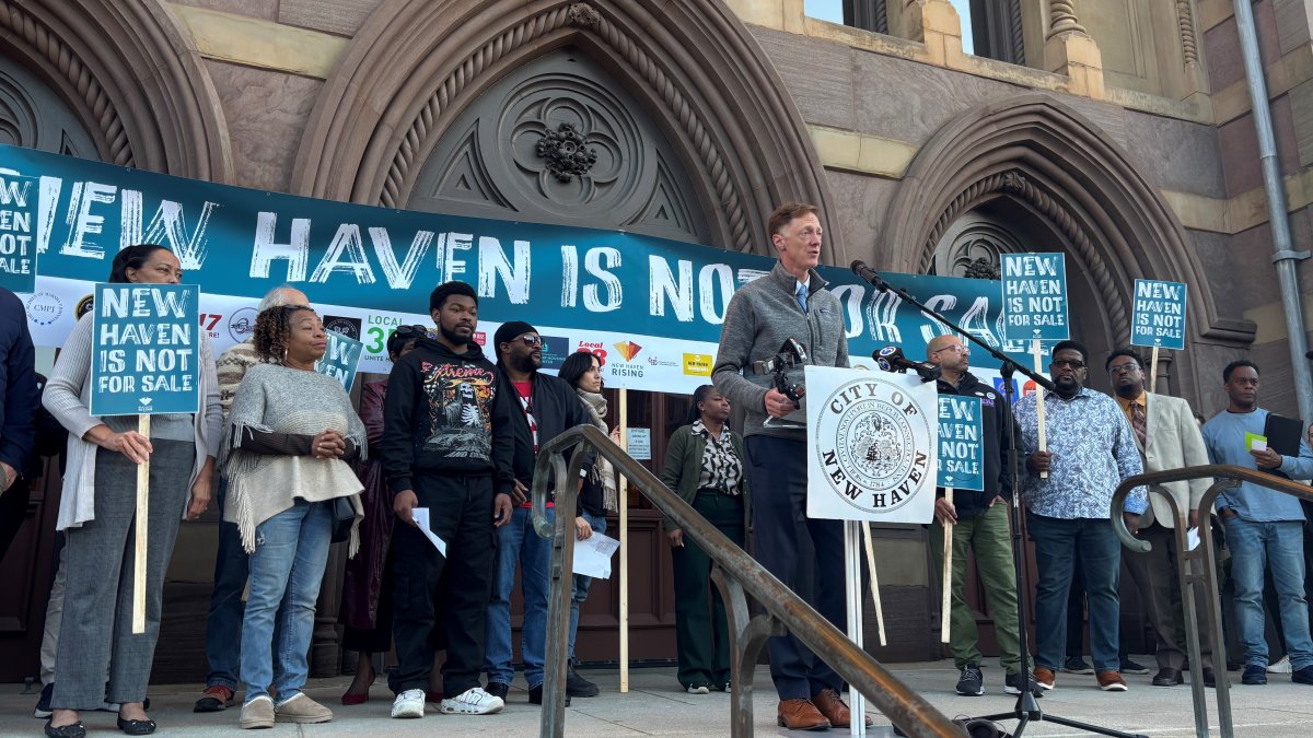 Supporters of proposed ordinance banning short-term rentals in New Haven hold rally