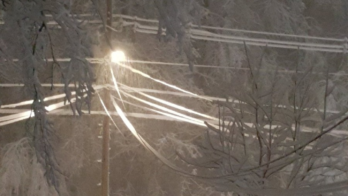 Heavy Snow Leads to Thousands of Power Outages