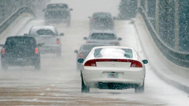 US South commuters face tough trek after deadly storm
