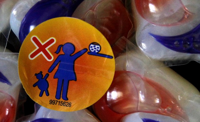 Doctors warn against eating Tide Pods in latest social media challenge Doctors warn against eating Tide Pods in latest social media challenge