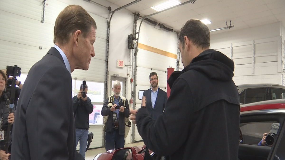 Blumenthal Wants More Safety Rules for Self-Driving Cars