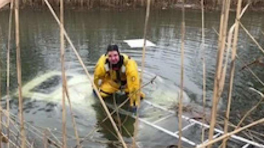 Car Plunges Into Water in West Haven
