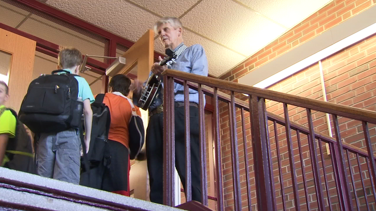 Ukulele-Playing Retired Teacher Greets Students in Newington