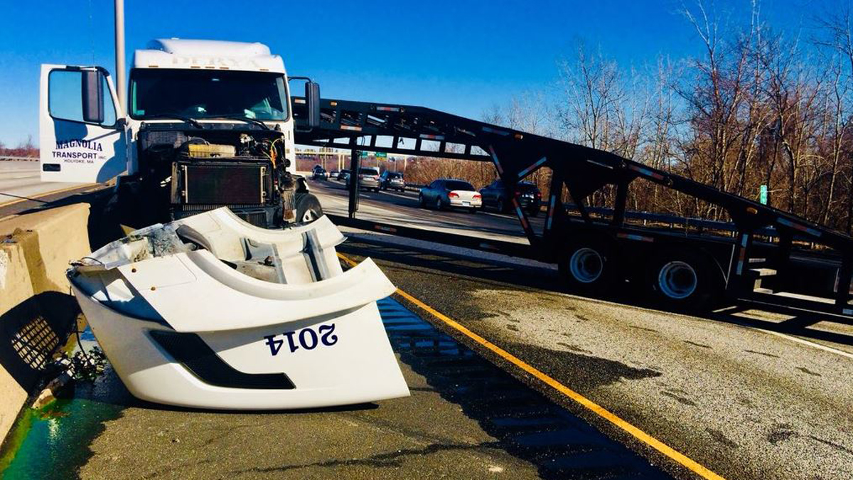 Jackknifed Truck Causes Lane Closures on I-91N