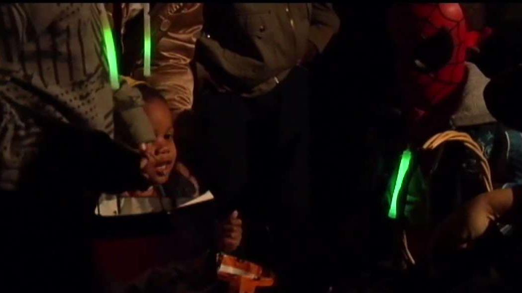 Lawmakers Consider Designating Weekend 'Trick or Treat Day'