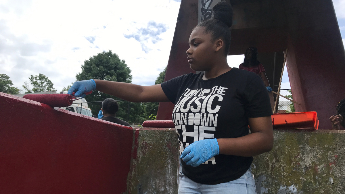 New London Officers, Teens Clean Up Graffiti in the City
