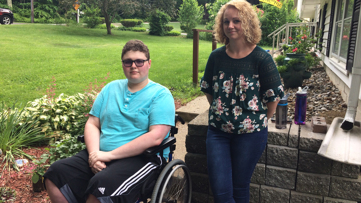Teen Hopes to Cross Graduation Stage in Wheelchair