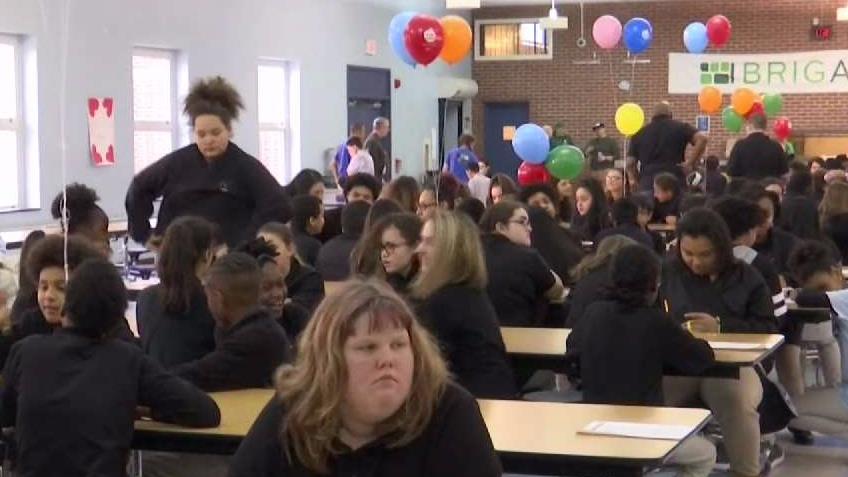 New London Students Organize ' No One Eats Alone' Lunch