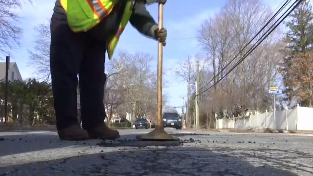 New London Crews Fixing Potholes