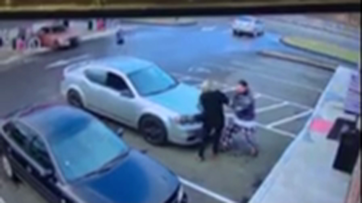 Man Turns on Good Samaritan, Steals Car, Drags Person: PD
