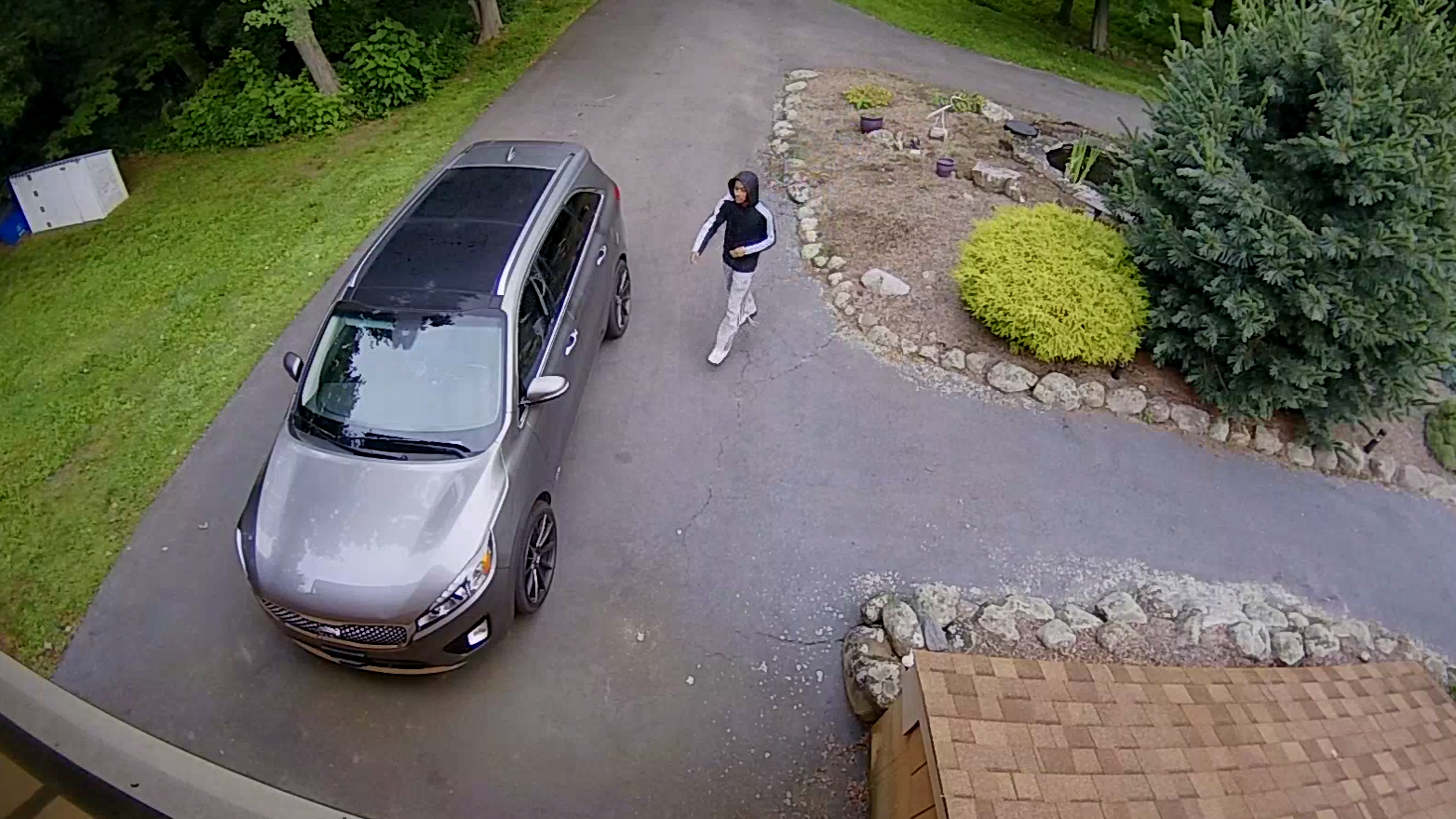 Police Try to ID Man Who Attempted to Enter Locked Vehicle in Woodbridge